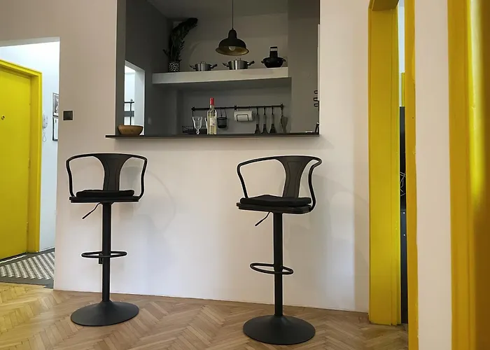 Charming In The Heart Of Bucureşti