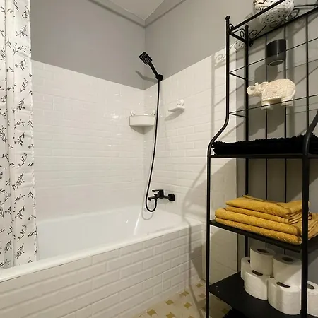 Charming In The Heart Of Appartement Boekarest